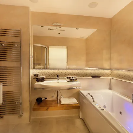 City Residence Apartment Hotel 4*