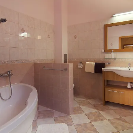 City Residence Apartment Hotel מלון