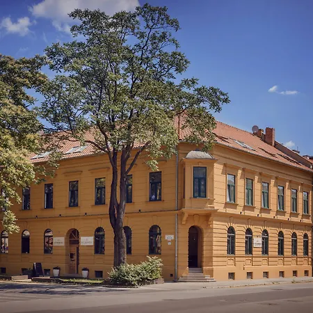 シティ レジデンス 4*