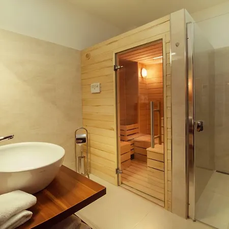 City Residence Apartment Hotel מלון