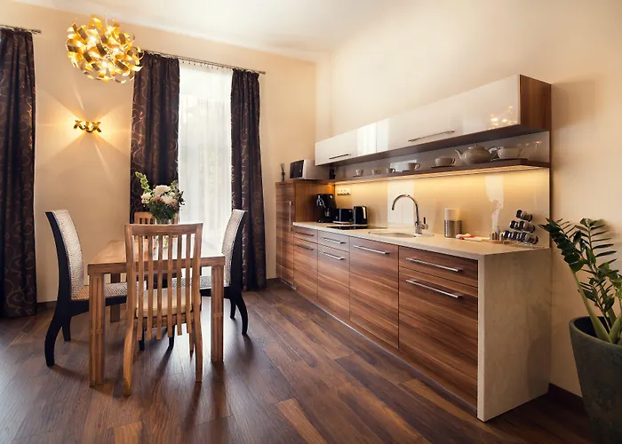 シティ レジデンス 4*